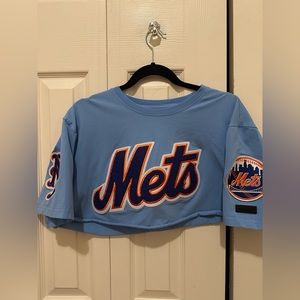 METS cropped tee
